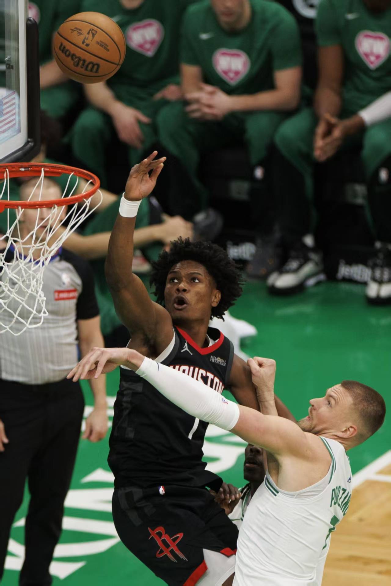 亚博体育-逆转之夜！凯尔特人最后时刻连续得分取胜，游戏上海.-亚博体育