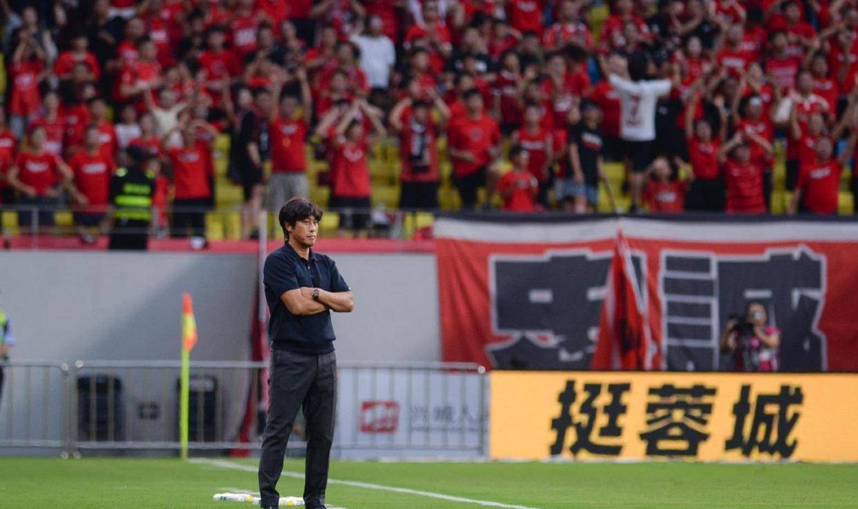 Yabo Sports-利物浦训练开放日；窗口期队长鼓劲引欢呼；亚冠在即；赛季目标并未改变-Yabo Sports